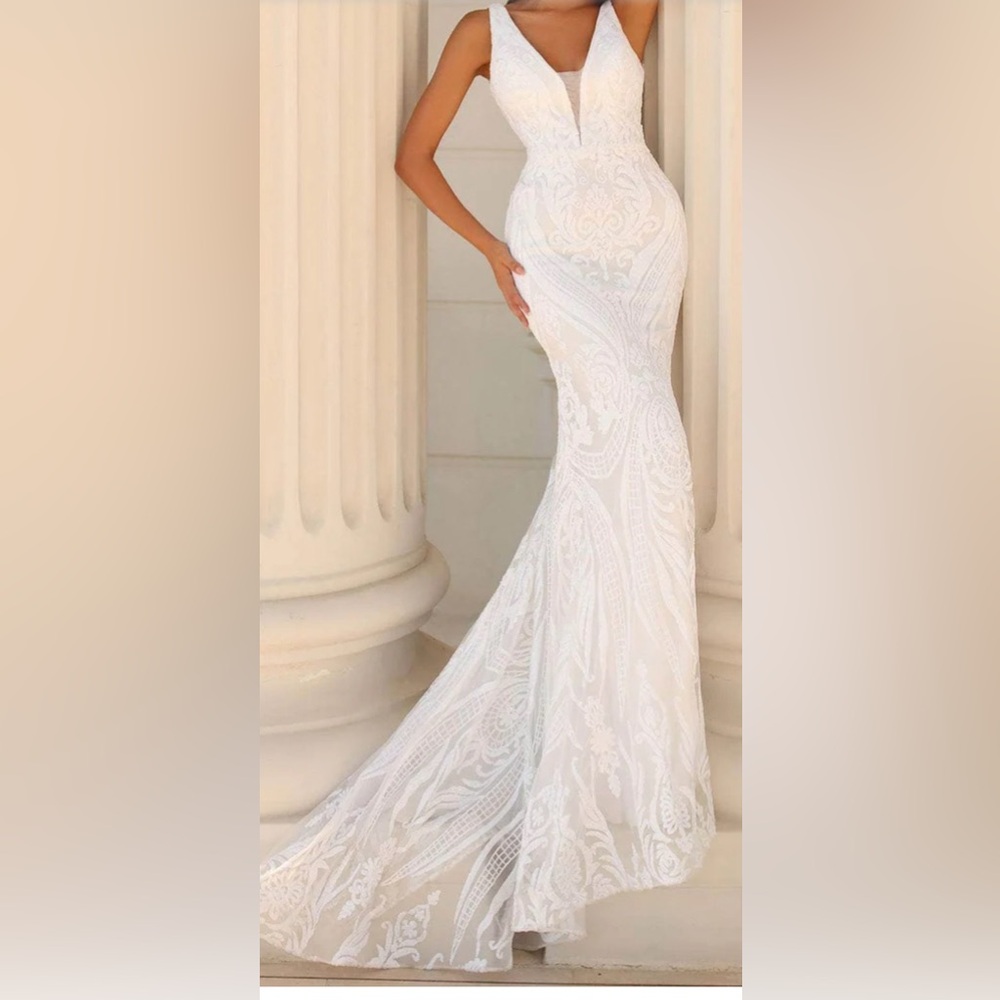 Gorgeous wedding gown or prom dress